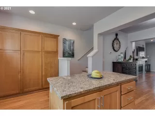 Photo #5: 21001026 Listing 