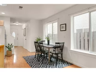 Photo #4: 21001693 Listing 