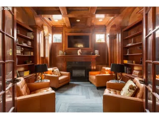 Photo #4: 21002042 Listing