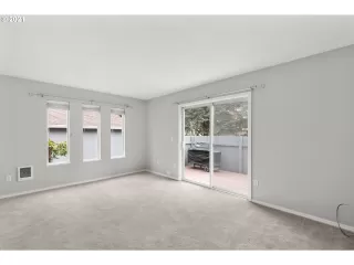 Photo #4: 21002455 Listing