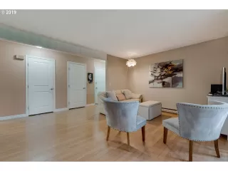 Photo #5: 21002691 Listing 