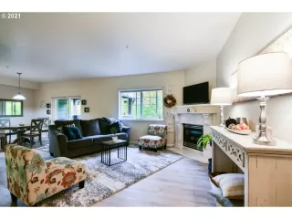 Photo #4: 21003056 Listing 