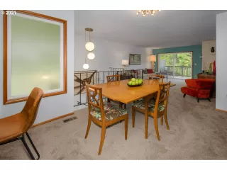 Photo #6: 21003287 Listing