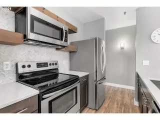 Photo #5: 21003323 Listing 