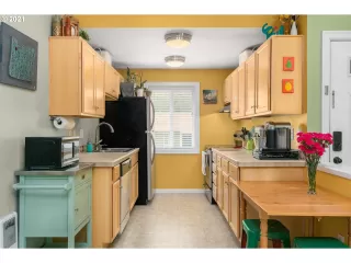 Photo #3: 21003579 Listing