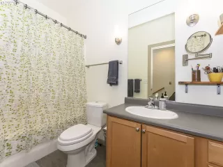 Photo #5: 21003641 Listing