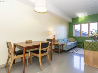 Photo #6: 21003641 Listing