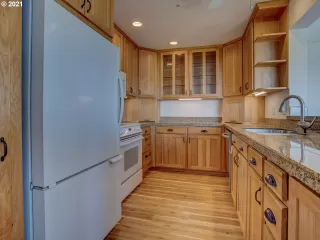 Photo #4: 21003789 Listing