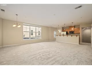 Photo #5: 21004224 Listing