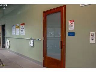 Photo #5: 21005728 Listing