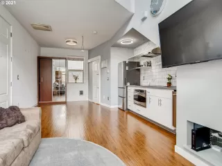Photo #5: 21005817 Listing 
