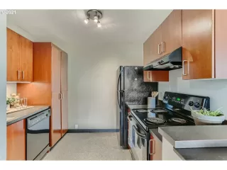 Photo #4: 21005829 Listing