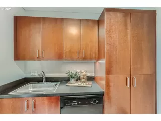 Photo #5: 21005829 Listing