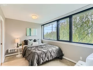 Photo #6: 21005829 Listing