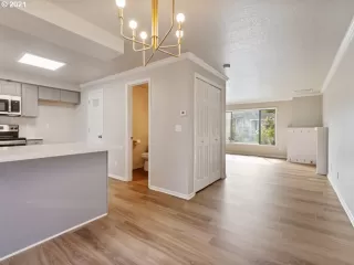 Photo #4: 21005932 Listing