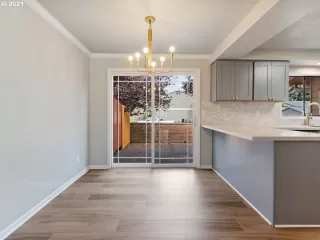 Photo #5: 21005932 Listing