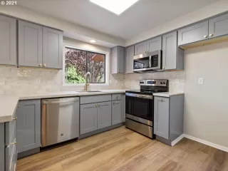 Photo #6: 21005932 Listing