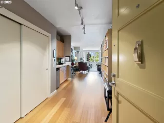 Photo #3: 21006263 Listing