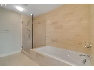 Photo #4: 21006493 Listing