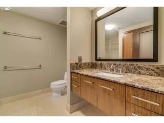 Photo #5: 21006493 Listing