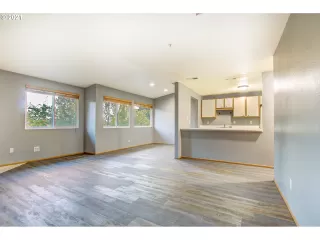 Photo #4: 21006922 Listing