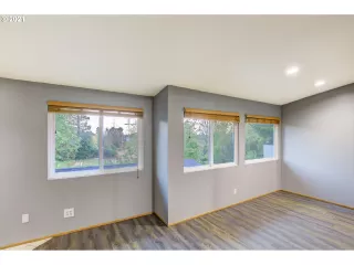 Photo #5: 21006922 Listing