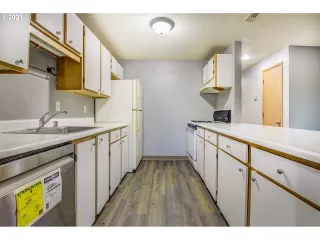 Photo #6: 21006922 Listing