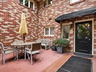 Photo #3: 21007579 Listing