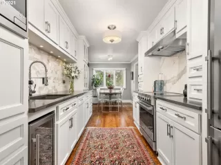 Photo #4: 21007579 Listing