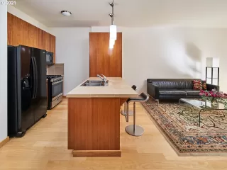 Photo #5: 21008172 Listing 