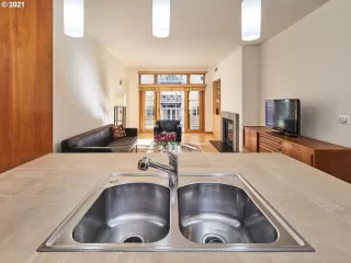 Photo #6: 21008172 Listing 