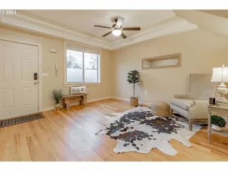 Photo #5: 21008815 Listing