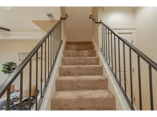 Photo #6: 21008815 Listing