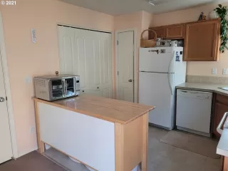 Photo #5: 21009148 Listing