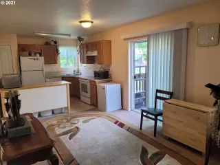 Photo #6: 21009148 Listing