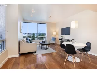 Photo #3: 21009422 Listing