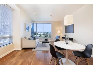 Photo #4: 21009422 Listing