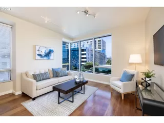 Photo #5: 21009422 Listing