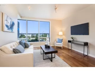 Photo #6: 21009422 Listing