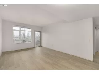 Photo #4: 21010111 Listing