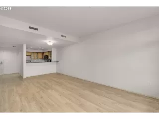 Photo #5: 21010111 Listing