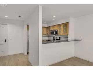 Photo #6: 21010111 Listing