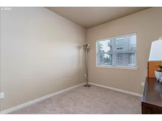 Photo #6: 21010323 Listing