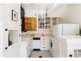 Photo #2: 21010644 Listing