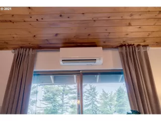 Photo #5: 21011081 Listing