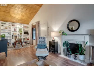 Photo #6: 21011081 Listing