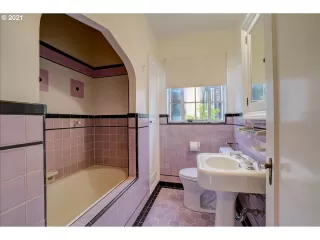 Photo #5: 21011215 Listing