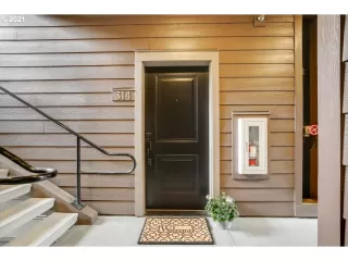 Photo #3: 21011773 Listing