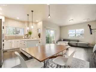 Photo #6: 21011773 Listing