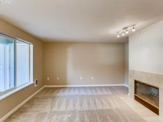 Photo #4: 21012282 Listing